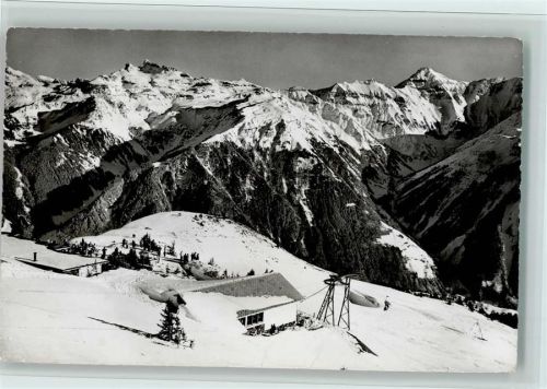 Braunwald Braunwald-Seeselbahnstation Gumen mit Kärpfstock und Hausstock