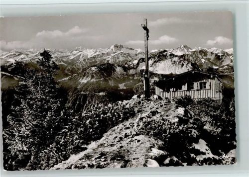 Breitenberg Gipfelkreuze Ostlerhütte am Breitenberggipfel Blick auf Hochvogel Gaishorn und Daumen