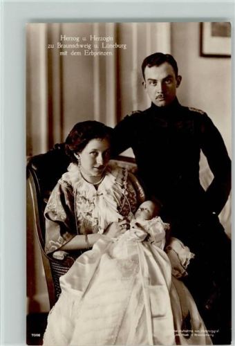 Herzog u. Herzogin zu Braunschweig mit dem Erbprinzen, Baby