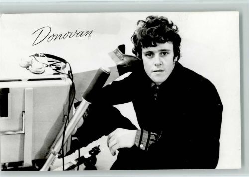 Donovan mit einer Filmkamera Foto AK