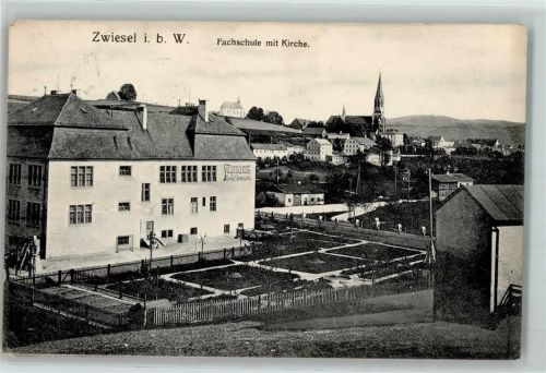 Zwiesel Fachschule für Glasindustrie mit Kirche