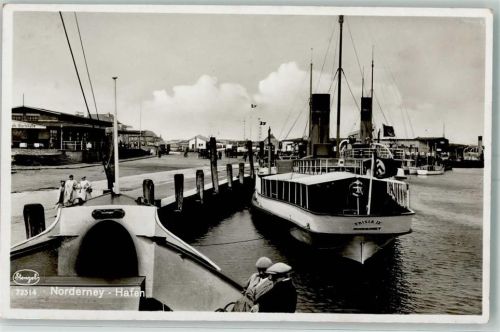Norderney Hafen Hakenkreuzfahnen Seebäderschiff Frisia IX WK II