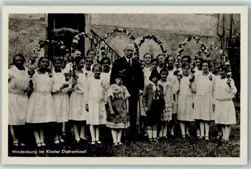 Dietramszell Hindenburg im Kloster Kinder Trachten