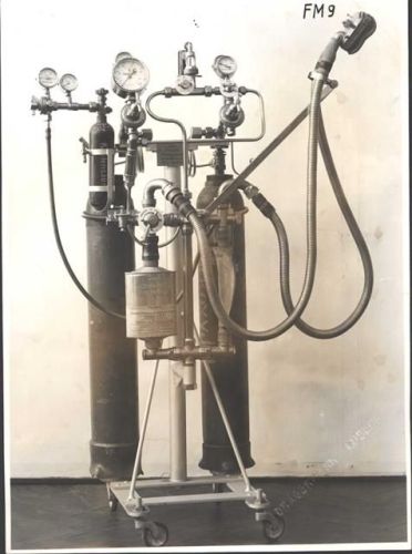 Sauerstoffgerät für das Krankenhaus Technik Medizin, KEINE AK, ca. 23x17 cm; leichte Knicke