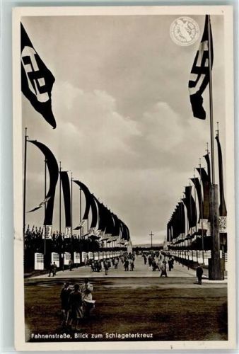 Düsseldorf Fahnenstraße Blick zum Schlageterkreuz Hakenkreuzfahnen Schaffendes Volk Große Reichsausstellung 1937