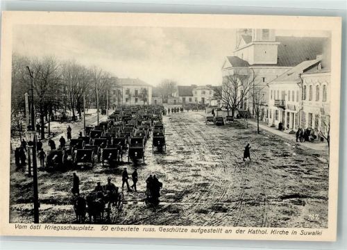 Suwalken Östl. Kriegsschauplatz 50 erbeutete russ. Geschütze bei d. Kath. Kirche