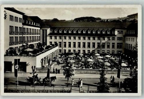 Oberschlema 1936 Die Fahnen geschmückte Terrasse des Kurhotels