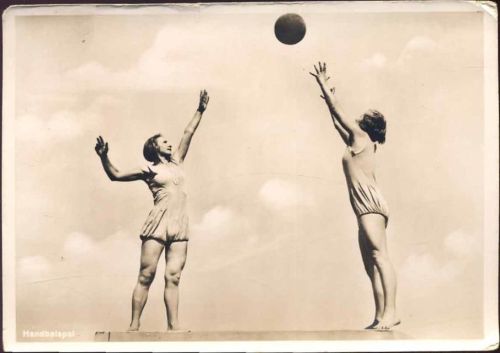 Amsterdam um 1930/40 Ballspiel