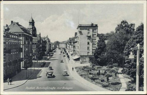 1939 Rastatt, Bahnhofstraße mit Anlagen, Kirche, Automobile,Emil Hartmann
