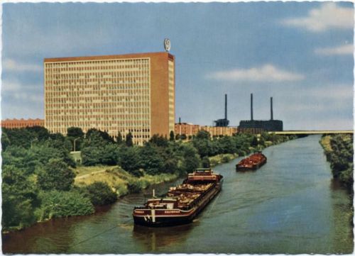 um 1960/70 Wolfsburg, VW-Werk mit Verwaltungsgebäude,Carl Friedrich Fangermeier