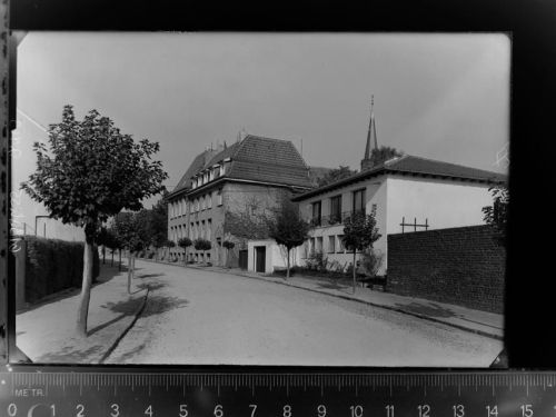 Anrath Alleestr., Kirche, Rathaus