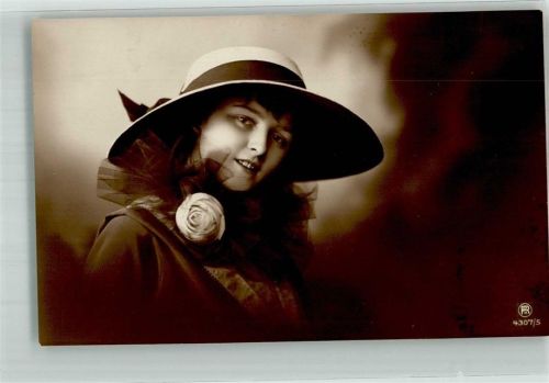 1914 Portrait einer eleganten jungen Frau Hutmode Nr. 4307/5