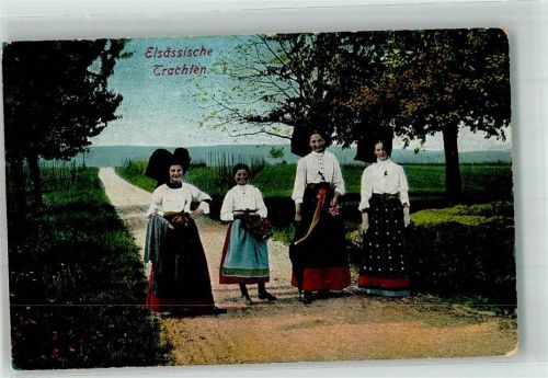 Vier junge Frauen in Tracht auf einem Feldweg Verlag Emil Hartmann No. 646 Feldpost WK I Landsturm-Inf.-Batl. Kempten