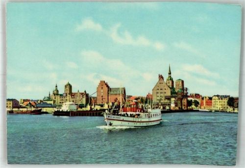 Stralsund Hafen mit Stadtpanorama und Dampfer