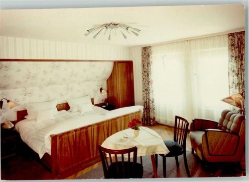Elfershausen Hotel Ulrich Innenaufnahme Doppelzimmer Nierentisch