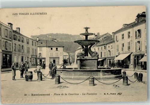 Remiremont Denkmal Brunnen Cafe Geschäft Place de la Courtine
