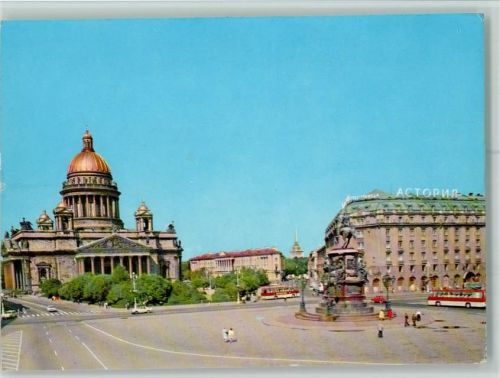 St. Petersburg Omnibusse am Kreisverkehr