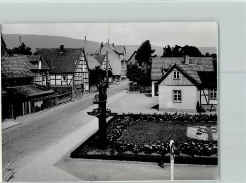Springe Ein Auto im Dorf