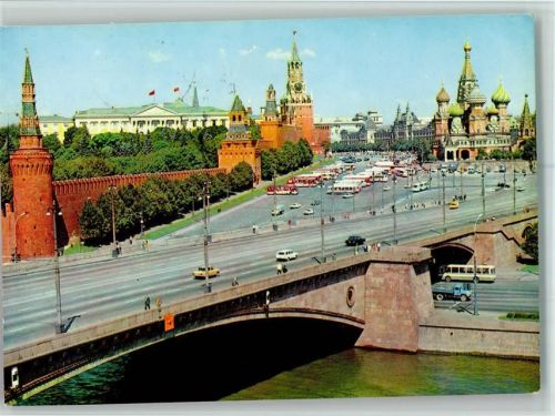 Moskau Omnibusse am Kreml