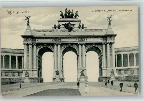 Brüssel Arkaden Tor Frauen und Männer mit Hüten AKU2
