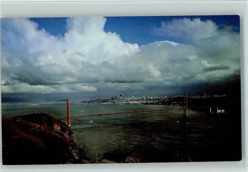 San Francisco Golden Gate Bridge Brücke und Gewitterwolken AKU2