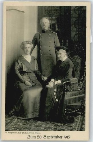 König mit Frau und Mutter