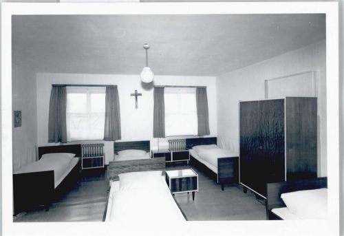 Arrach Kreuz Bett Schrank