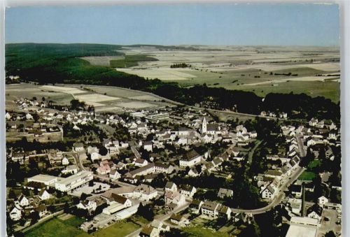 Kall Fliegeraufnahme Gesamtansicht Feld Haus Baum
