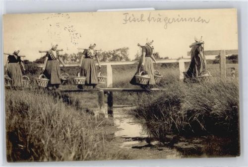 5411 Zeeland - Fisher Woman going to Market Tracht AK