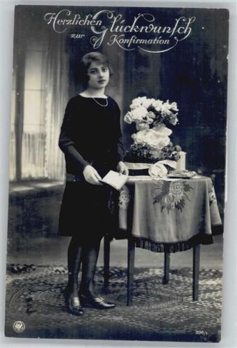 Mädchen mit Buch , Marke entfernt