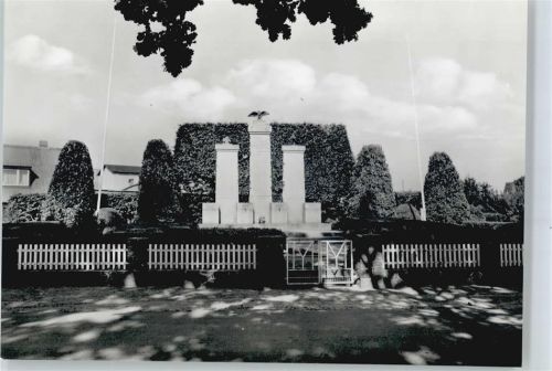 25585 W2211 Lütjenwestedt - Gedenkstein