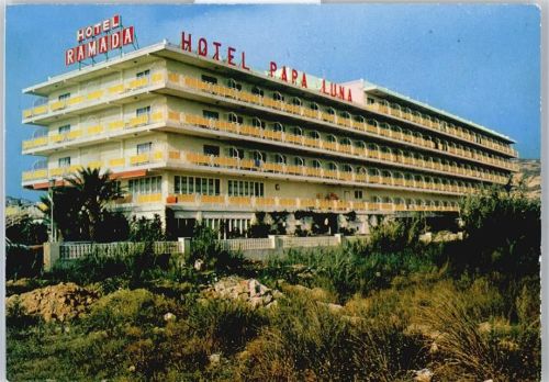 Hotel Papa Luna AKU1