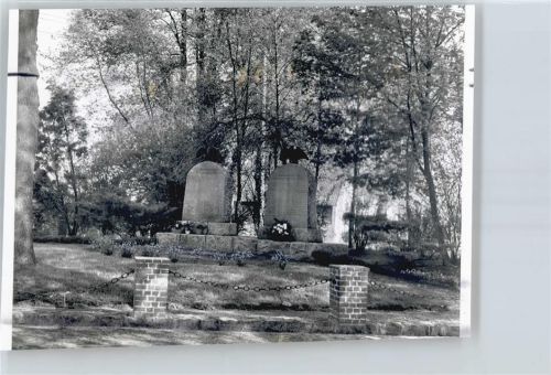 Krumstedt Foto mit Negativ, Ehrenmal