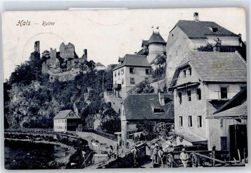 Hals Blick zur Burgruine