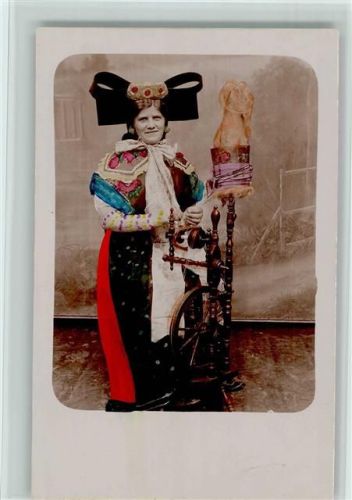Schöne Volkstracht , Frau am Spinnrad Foto ca 1925 AK