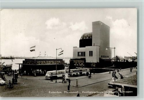 Rotterdam 1958 Maastunnel Ventilatiegebouw en toegang roltrappen