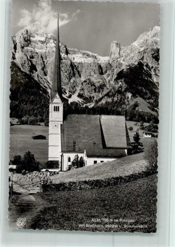 Alm Kirche Ortsansicht mit Breithorn und Sommerstein