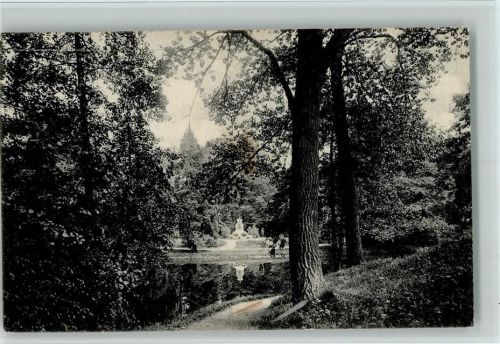 Moers Schloßpark mit Wilh. Greef-Denkmal