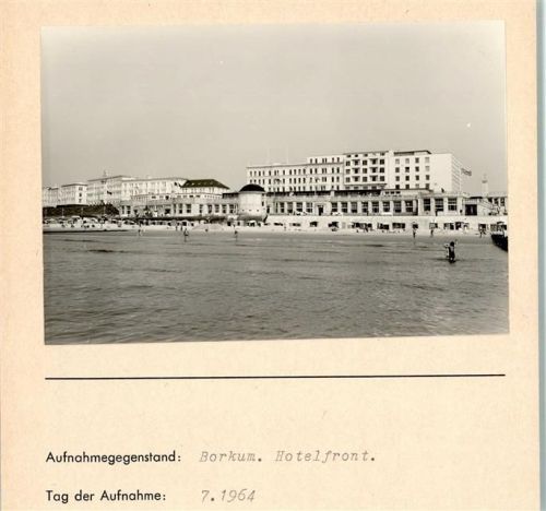 Borkum Hotelfront Foto montiert auf Karton