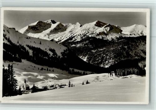 Berwang Blick gegen die Raazalpe Winteraufnahme