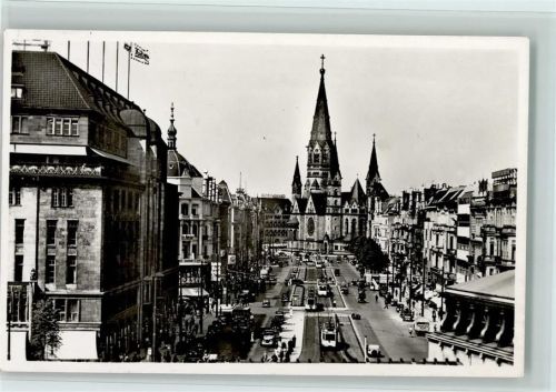 Berlin Mitte Tauentzienstrasse mit Kaiser-Wilhelm-Gedächtniskirche Straßenbahn