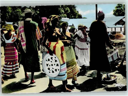 Jeunes femmes au marche - Marktszene ca 1965 AK