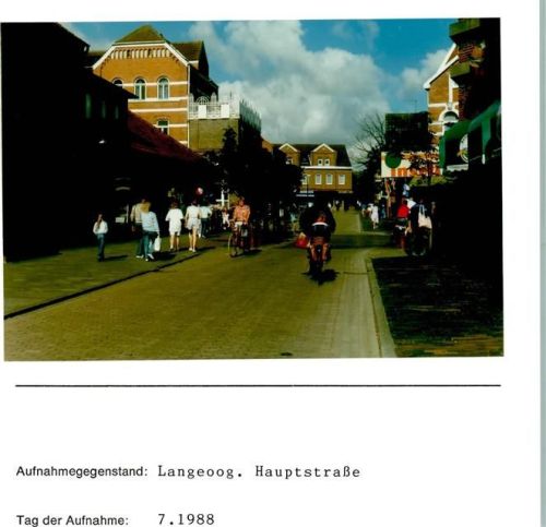 Langeoog Hauptstraße Foto montiert auf Karton