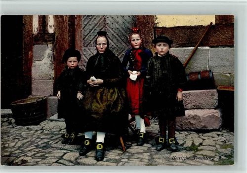 Schwälmlerin mit Kindern