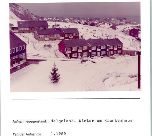 27498 W2192 Helgoland FOTO KEINE AK Winter Krankenhaus Foto montiert auf Karton