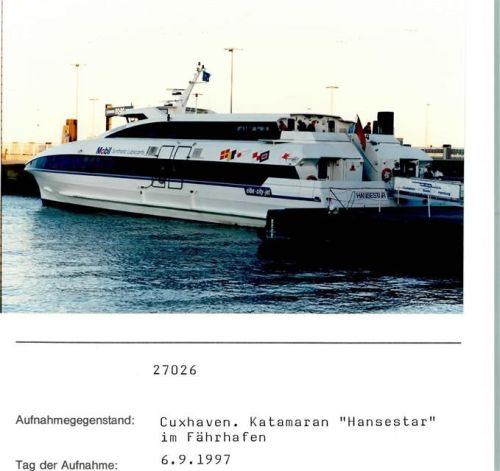 Cuxhaven Katamaran Hansestar im Fährhafen Foto montiert auf Karton