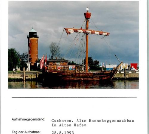 Cuxhaven Alte Hansekoggennachbau im Alten Hafen Foto montiert auf Karton