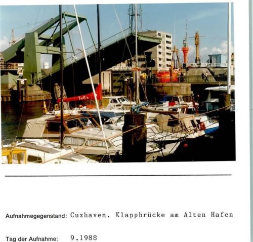 Cuxhaven Fischerei Klappbrücke am Alten Hafen Foto montiert auf Karton