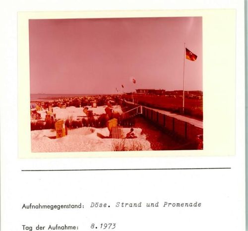 Cuxhaven Cuxhaven Döse Strand und Promenade Foto montiert auf Karton