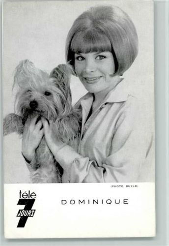 Dominique mit einem Hund AK